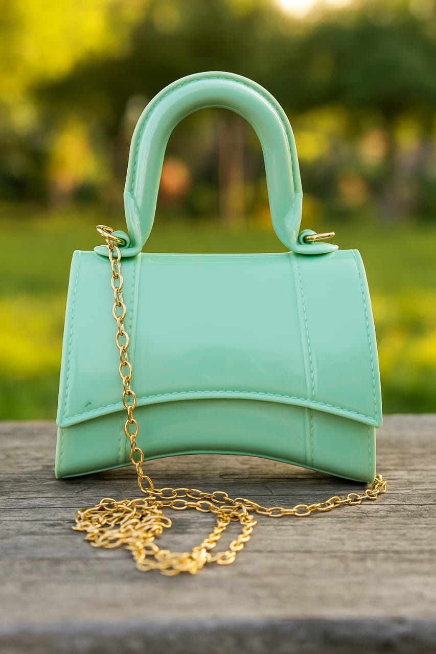 Kids Sling Bag with Golden Chain – Cute & Stylish Shoulder Bag